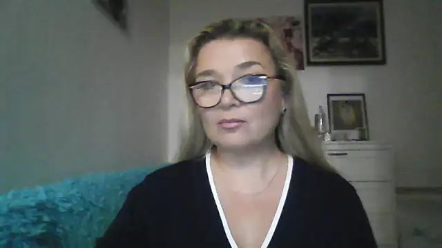 Myrienna online show from October 1, 2025, 8:46 pm