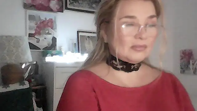 Myrienna online show from November 24, 2025, 8:20 pm