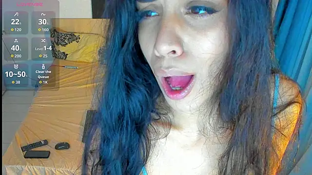 AylinHazellx online show from November 27, 2025, 7:14 pm