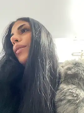 AylinHazellx online show from October 16, 2025, 3:20 pm