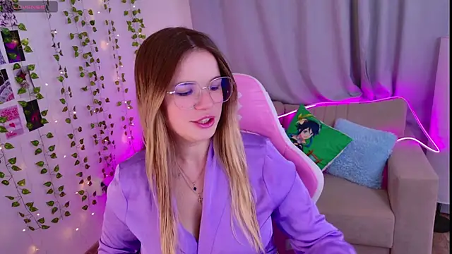 Snapshot of KellyHayden chatting on February 6, 2026, 12:23 pm KellyHayden online show from February 6, 2026, 12:23 pm