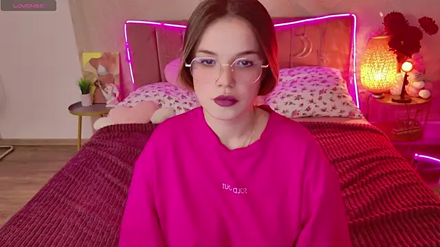 Snapshot of KellyHayden chatting on February 14, 2026, 5:46 pm KellyHayden online show from February 14, 2026, 5:46 pm