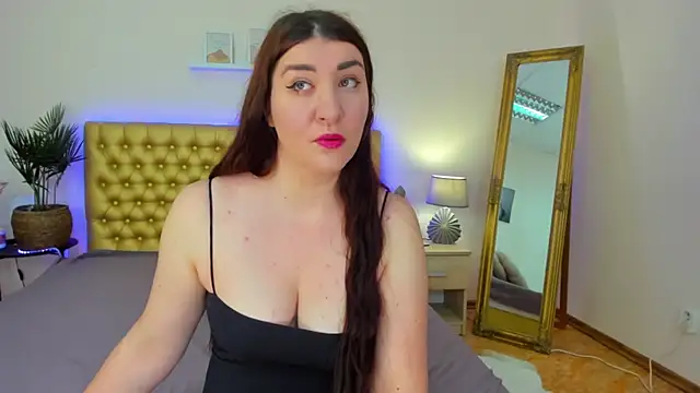 TrishaDarks online show from May 26, 2026, 5:27 am