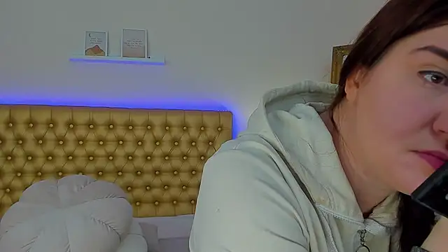 TrishaDarks online show from April 10, 2026, 5:03 am