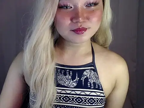 Snapshot of Eyes-on-me chatting on October 21, 2025, 5:56 pm Eyes-on-me online show from October 21, 2025, 5:56 pm