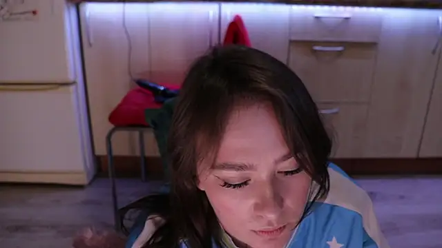 Snapshot of RegalElsa chatting on October 8, 2025, 11:27 pm RegalElsa online show from October 8, 2025, 11:27 pm