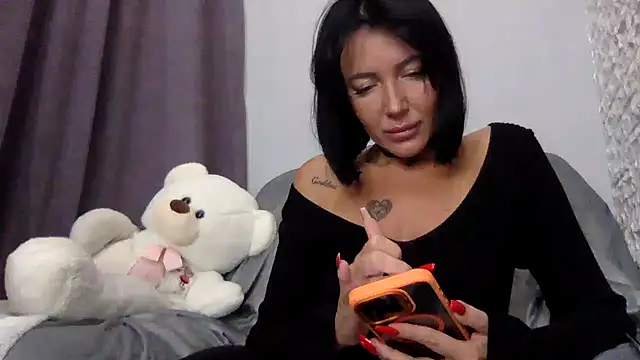 Snapshot of Veymoria chatting on October 4, 2025, 5:47 pm Veymoria online show from October 4, 2025, 5:47 pm