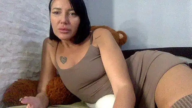 Snapshot of Veymoria chatting on November 22, 2025, 11:03 pm Veymoria online show from November 22, 2025, 11:03 pm