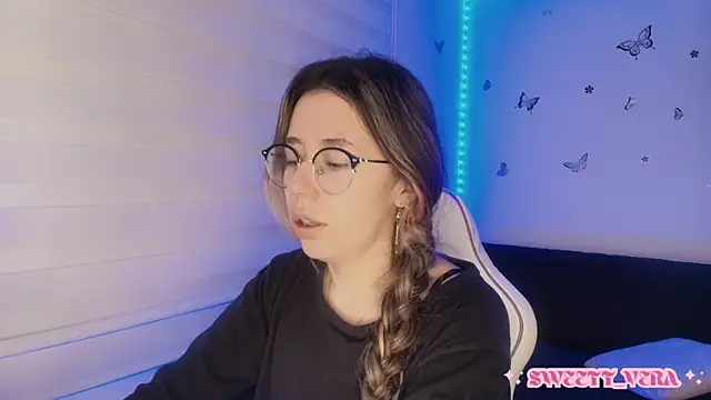 sweettvera online show from November 3, 2025, 10:08 am