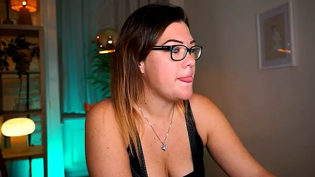 Snapshot of mrs_fllowerr chatting on November 3, 2025, 5:16 pm mrs fllowerr online show from November 3, 2025, 5:16 pm