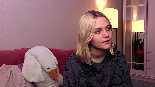 KelleDomin online show from October 26, 2025, 7:36 pm