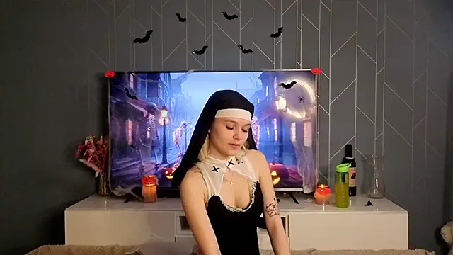 KelleDomin online show from November 1, 2025, 7:30 pm