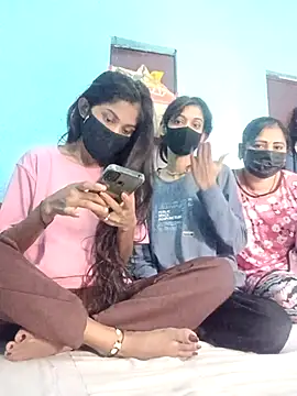 Snapshot of Rashmi-Kavya chatting on October 3, 2025, 4:14 am Rashmi-Kavya online show from October 3, 2025, 4:14 am