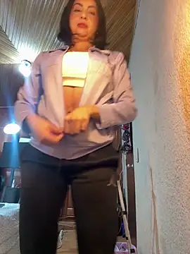 LlianneDiamond1 online show from November 30, 2025, 3:02 pm