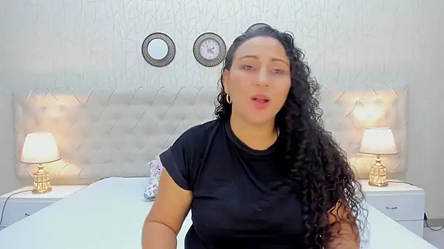 VaniaRose online show from October 12, 2025, 1:45 pm