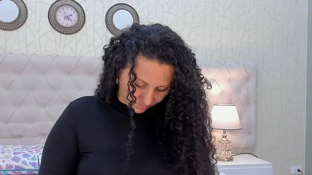 VaniaRose online show from November 28, 2025, 1:22 pm