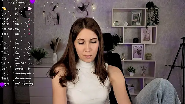 Snapshot of DreamVelour chatting on October 6, 2025, 9:15 pm DreamVelour online show from October 6, 2025, 9:15 pm