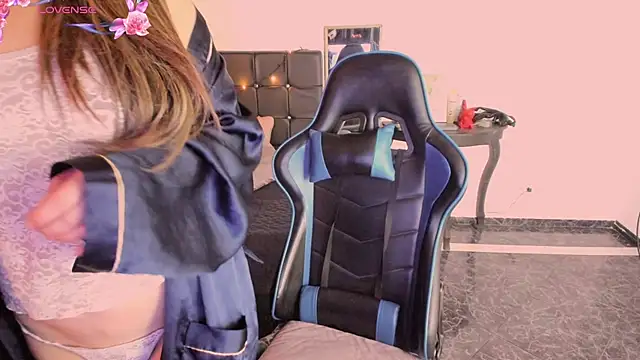 Snapshot of Hanna_MA chatting on November 14, 2025, 4:54 pm Hanna MA online show from November 14, 2025, 4:54 pm