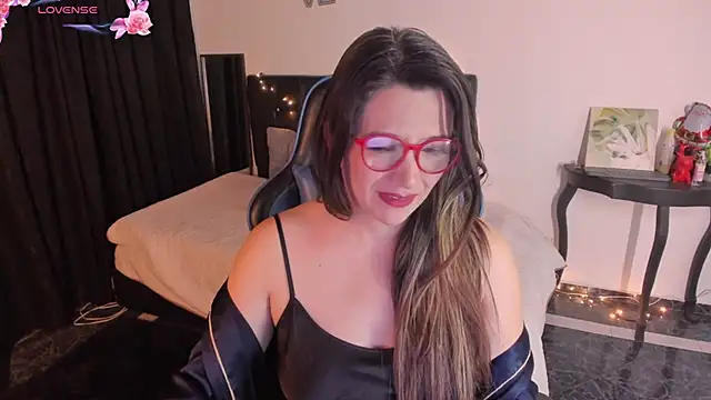 Snapshot of Hanna_MA chatting on November 28, 2025, 9:04 pm Hanna MA online show from November 28, 2025, 9:04 pm