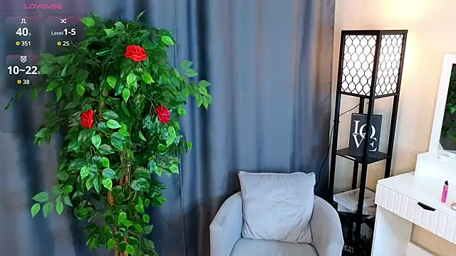 ElenoreReth online show from March 24, 2026, 1:27 am