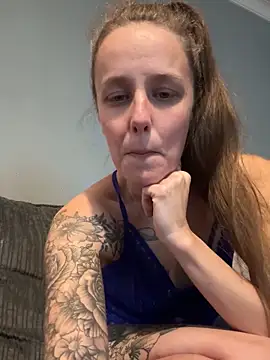 Snapshot of EmmieMaexox chatting on October 6, 2025, 11:11 am EmmieMaexox online show from October 6, 2025, 11:11 am