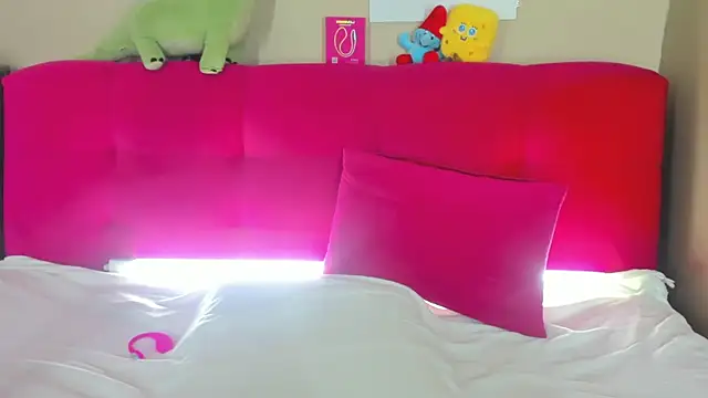 Angel Leeks online show from November 11, 2025, 4:18 am