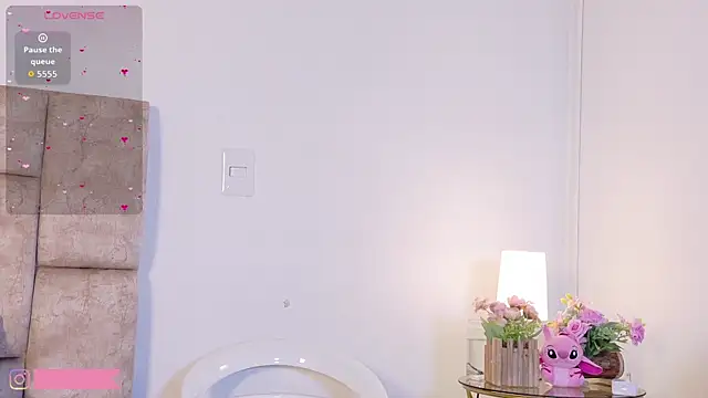 LunaOcampo  online show from December 3, 2025, 8:08 pm