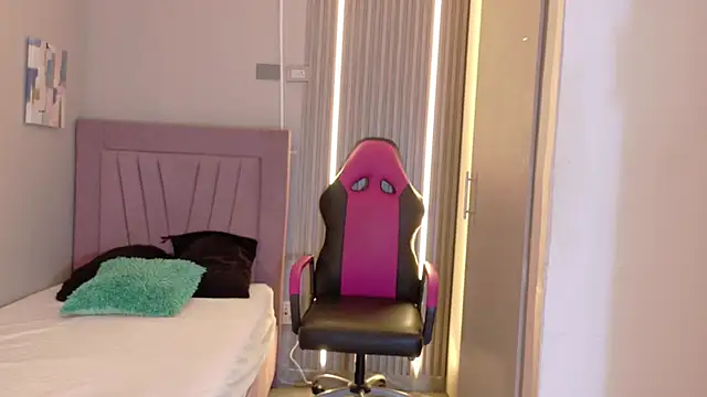 meli peach1 online show from November 28, 2025, 7:25 pm