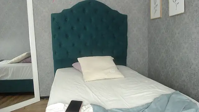 Snapshot of Vic_Taylor chatting on April 8, 2026, 11:33 am Vic Taylor online show from April 8, 2026, 11:33 am