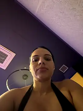 Snapshot of Anavalle chatting on October 7, 2025, 6:42 pm Anavalle online show from October 7, 2025, 6:42 pm