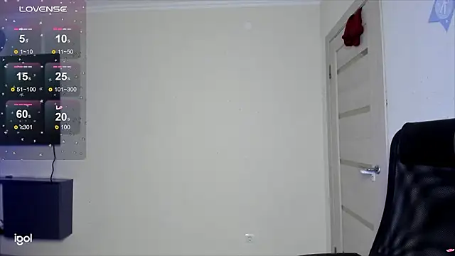 crystallldoll online show from February 21, 2026, 5:48 pm