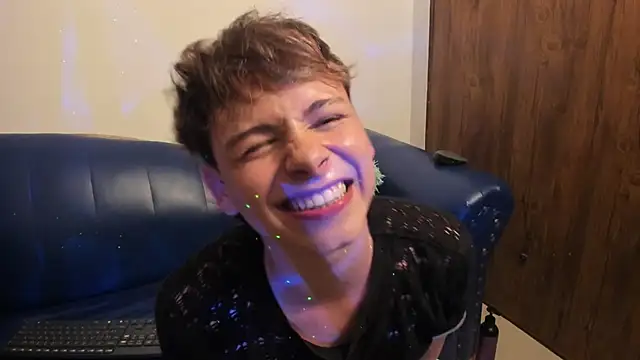 hot sweetboy  online show from September 23, 2025, 8:16 pm