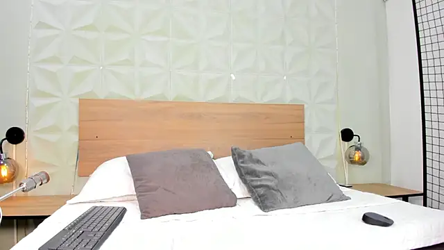 ValeryTrans  online show from November 15, 2025, 1:37 pm