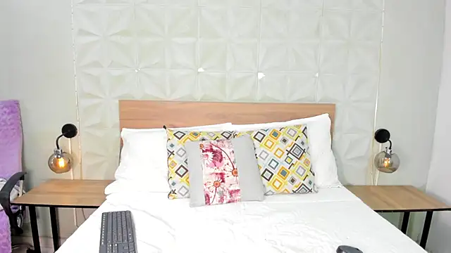 Snapshot of ValeryTrans_ chatting on April 19, 2026, 1:23 pm ValeryTrans online show from April 19, 2026, 1:23 pm