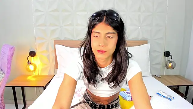 ValeryTrans  online show from November 2, 2025, 1:49 pm