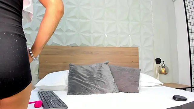 ValeryTrans  online show from November 20, 2025, 1:34 pm