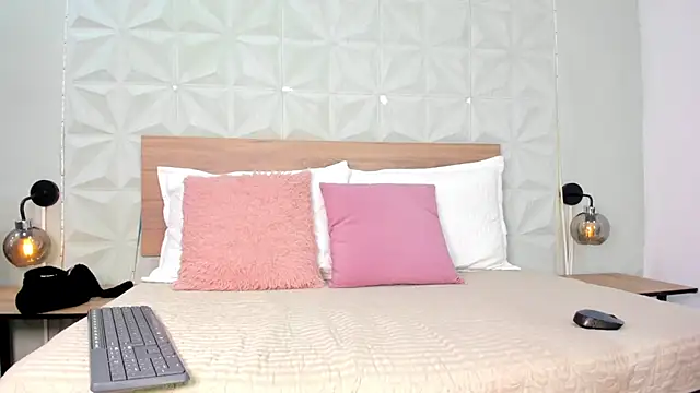 ValeryTrans  online show from March 4, 2026, 1:30 pm