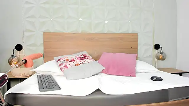 Snapshot of ValeryTrans_ chatting on April 29, 2026, 1:37 pm ValeryTrans online show from April 29, 2026, 1:37 pm