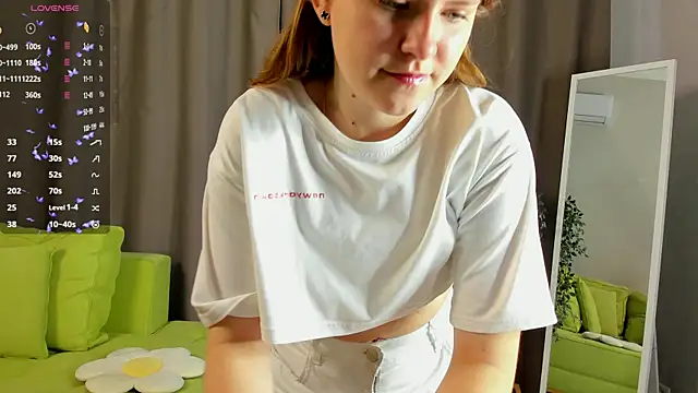 Snapshot of EarleanMottai chatting on October 12, 2025, 7:21 am EarleanMottai online show from October 12, 2025, 7:21 am