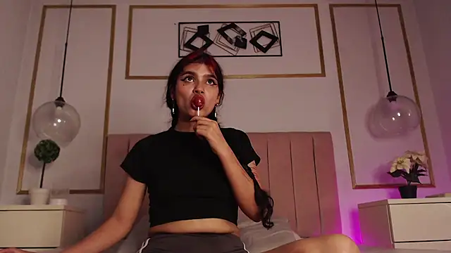 Snapshot of Raven_Rox chatting on September 25, 2025, 9:32 pm Raven Rox online show from September 25, 2025, 9:32 pm
