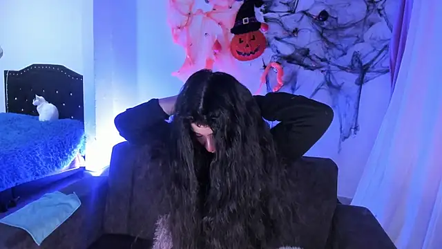 kitty  chs online show from November 20, 2025, 11:11 am