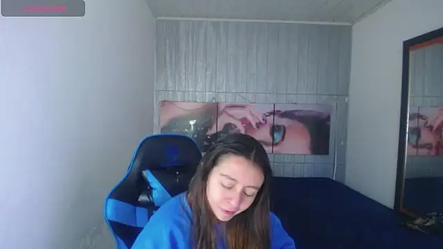 lala clark online show from November 20, 2025, 1:01 pm