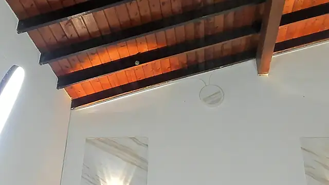 Charlotte-Smit online show from November 1, 2025, 6:13 pm