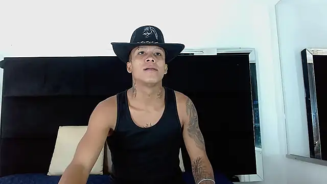 Snapshot of Dave_Smoke chatting on September 28, 2025, 2:02 pm Dave Smoke online show from September 28, 2025, 2:02 pm