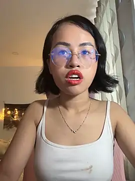 EllieYoon online show from December 19, 2025, 7:00 am