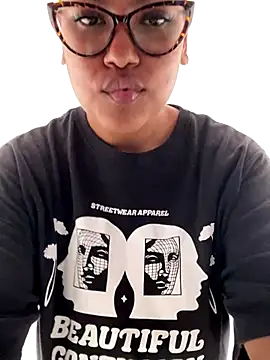 Snapshot of miiabrown18 chatting on October 13, 2025, 1:56 pm miiabrown18 online show from October 13, 2025, 1:56 pm