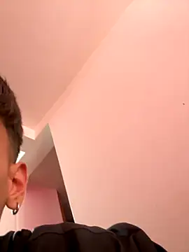  Kinky69  online show from November 5, 2025, 9:40 pm