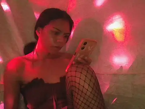 Kim25xxxx online show from October 18, 2025, 12:12 am