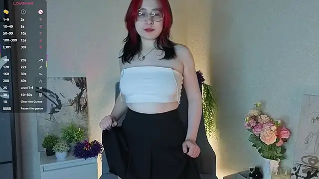 Snapshot of NyamNyamNyammm chatting on October 20, 2025, 2:06 pm NyamNyamNyammm online show from October 20, 2025, 2:06 pm