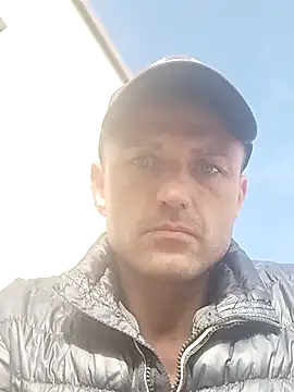 Snapshot of Daniel85Schlam chatting on September 23, 2025, 8:21 am Daniel85Schlam online show from September 23, 2025, 8:21 am